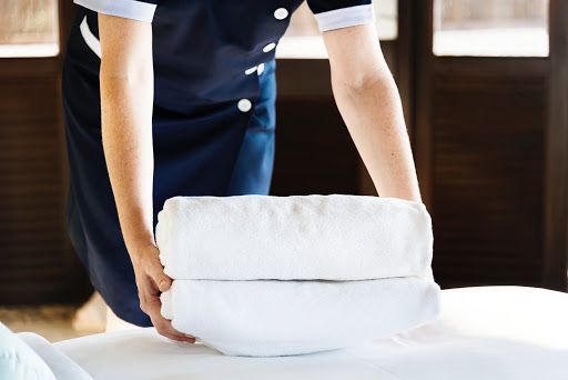Как часто меняют постельное бельё в отелях?
