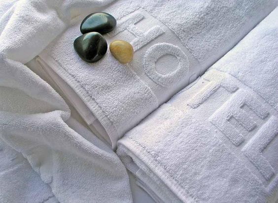 Нанесение логотипа на полотенца и постельное белье: способы и их особенности